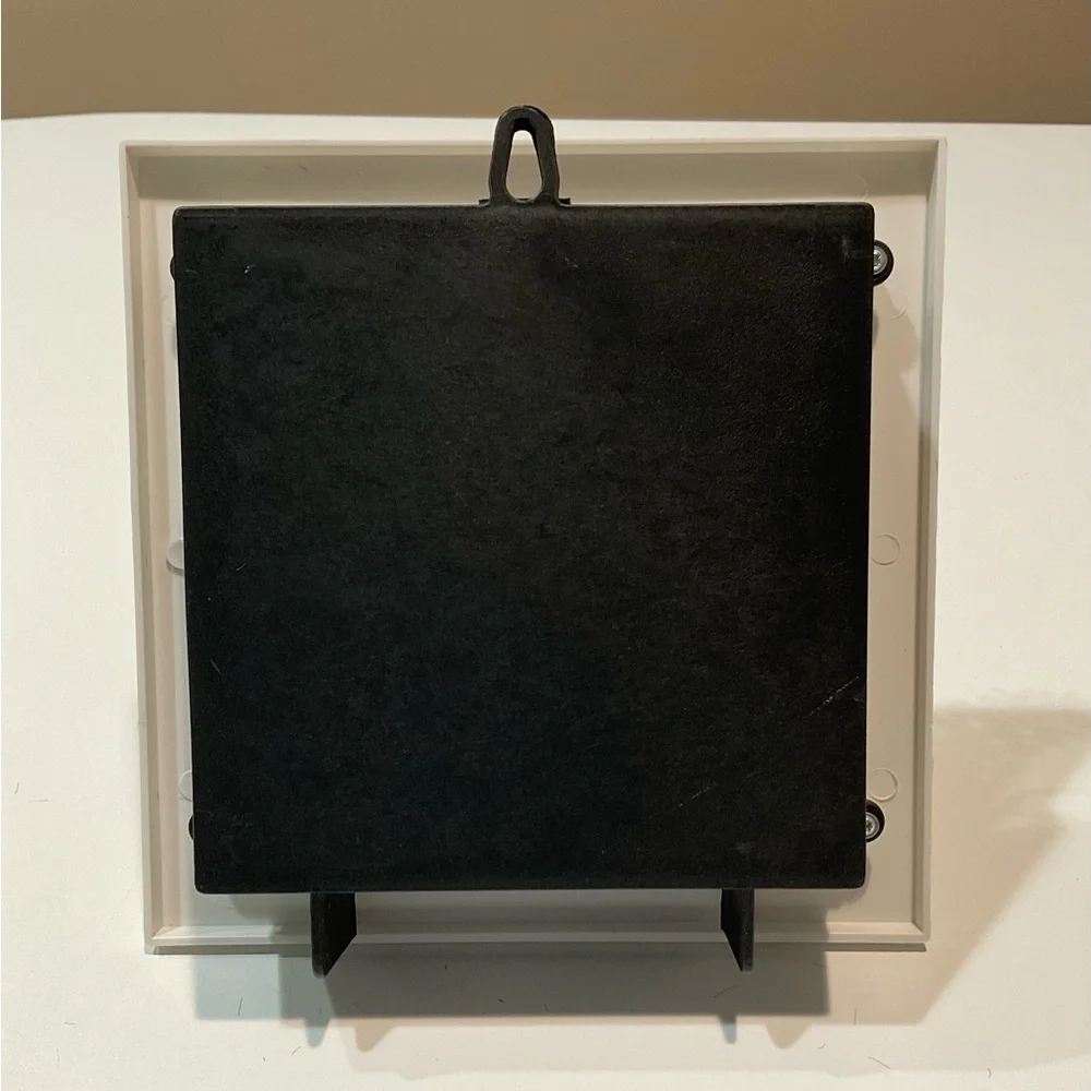 ☀️☀️☀️NWOT 3D White Frame Stand/Hang Home Decor Small Accent Piece, 6x6x1.5”